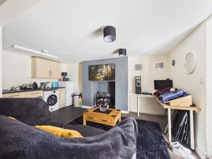 Flat 1- click for photo gallery